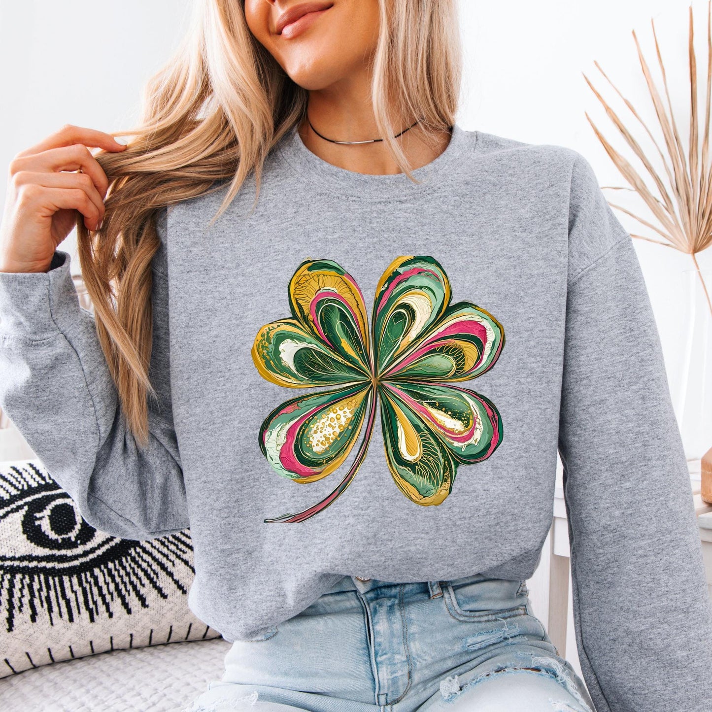 St Patricks Day Sweatshirt Lucky Shamrock Sweat Cute Saint Patrick's Party Tee Watercolor Four Leaf Clover Hoodie Irish Retro Shenanigans