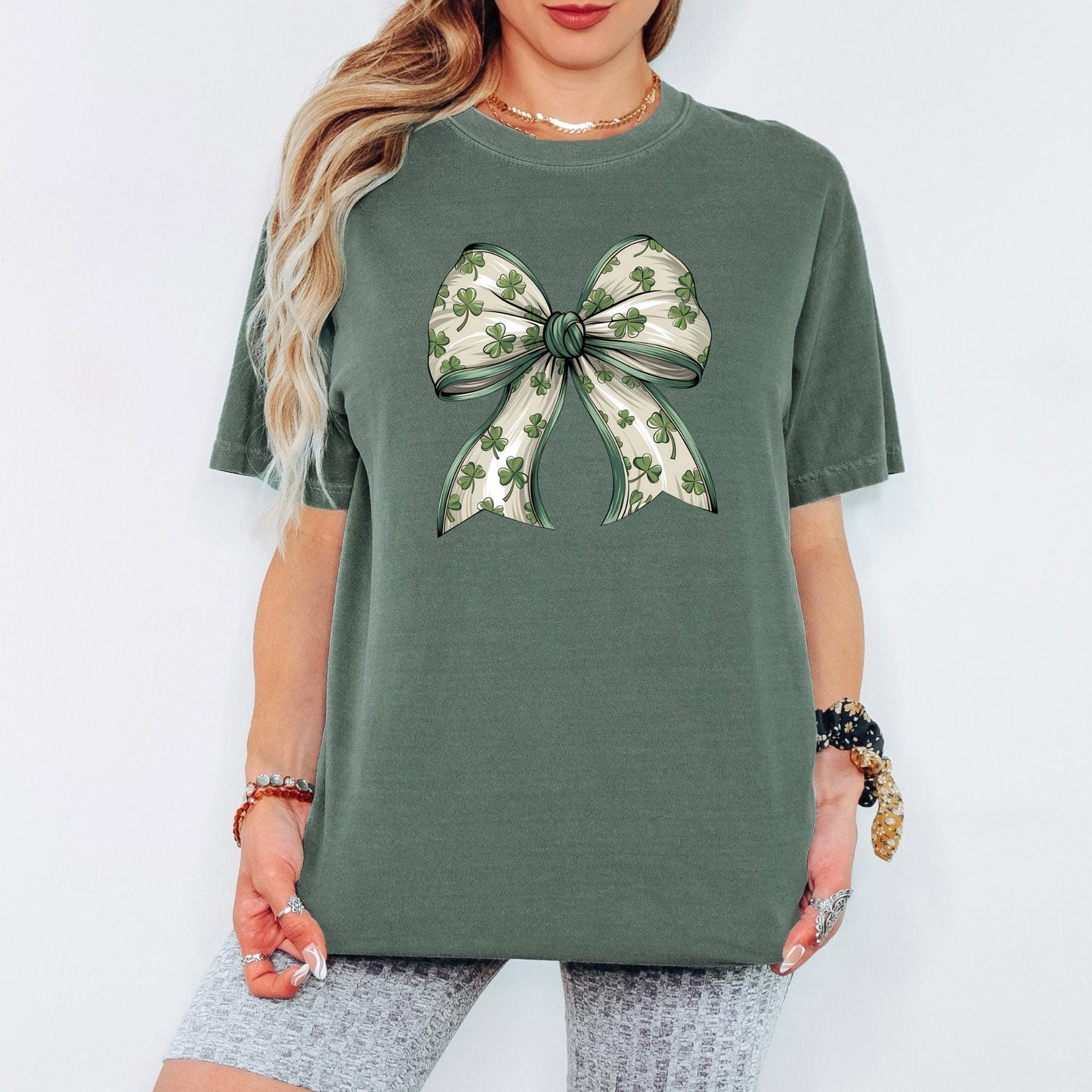 Comfort Colors® Coquette Clover Shirt, Long Sleeve Lucky Irish Tee, Minimal Bow Shamrock Top for St Patrick’s Day