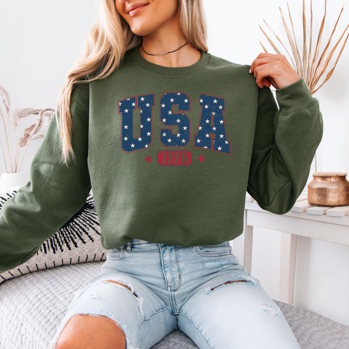 Comfort Colors® USA 1776 Sweatshirt, Vintage Patriotic Graphic Pullover, Red White Blue Americana Crewneck