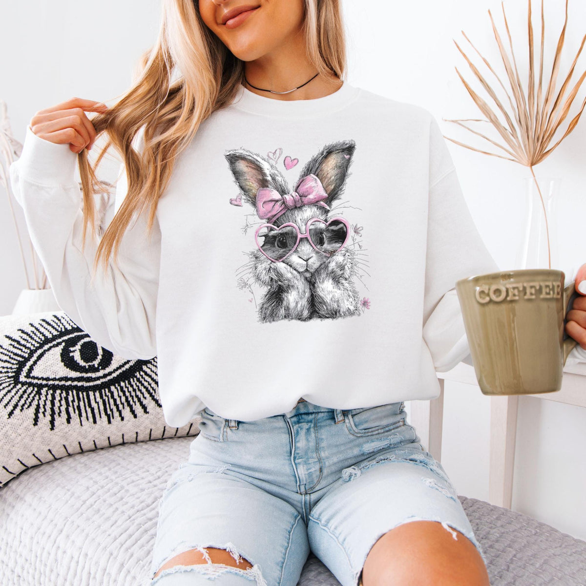 Retro Easter Bunny Sweatshirt, Cute Rabbit Graphic Sweater, Trendy Spring Holiday Pullover, Cozy Easter Day Gift for Women