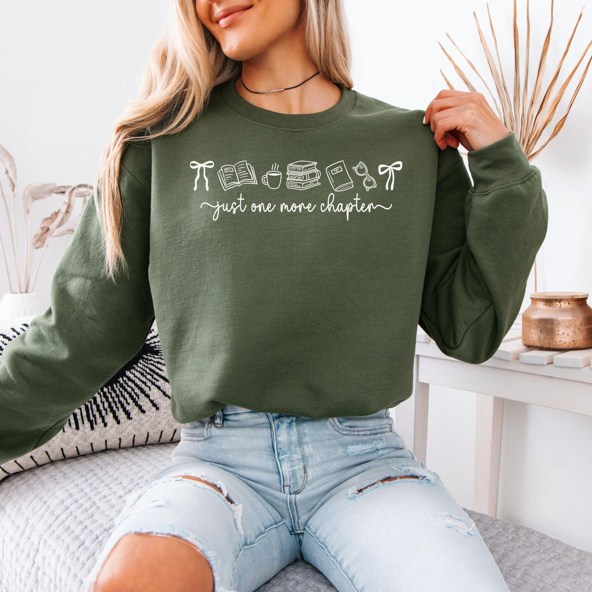 Just One More Chapter Sweatshirt & Hoodie, Book Lover Gift, Reading Sweatshirt, Bookish Hoodie, Librarian Shirt, Reader Gift